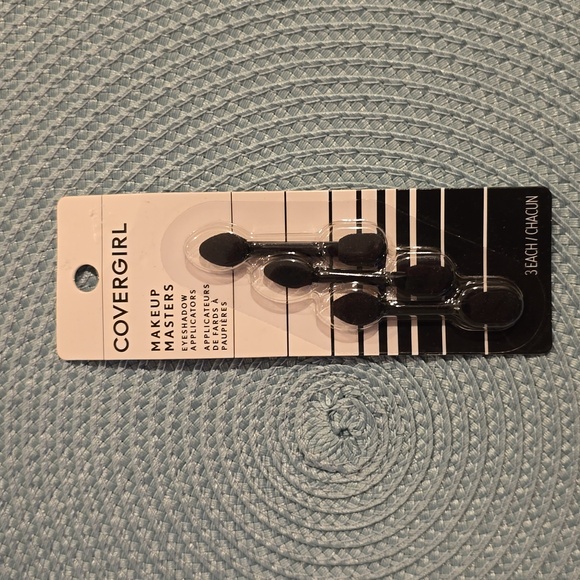 COVERGIRL BRAND WOMEN'S MAKEUP POWDER PUFFS AND EYESHADOW APPLICATORS BUNDLE - Picture 3 of 9